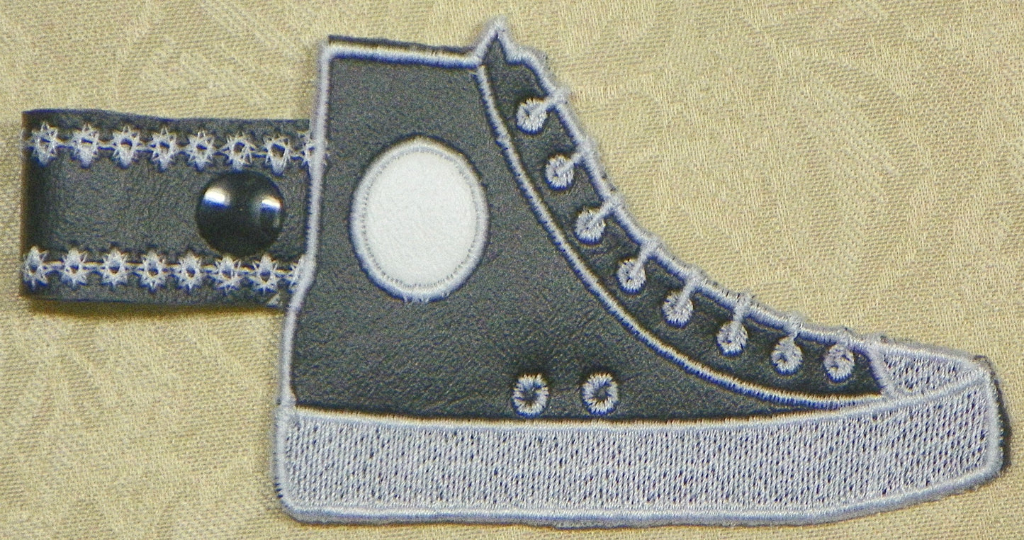 Vinyl In-The-Hoop Boots And Shoes Key Fobs  [6x10]  ATWS-10341